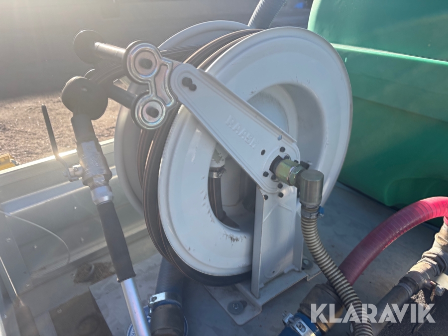 Släp med bevattningstank Fogelsta K-Vagnen 1300 kg