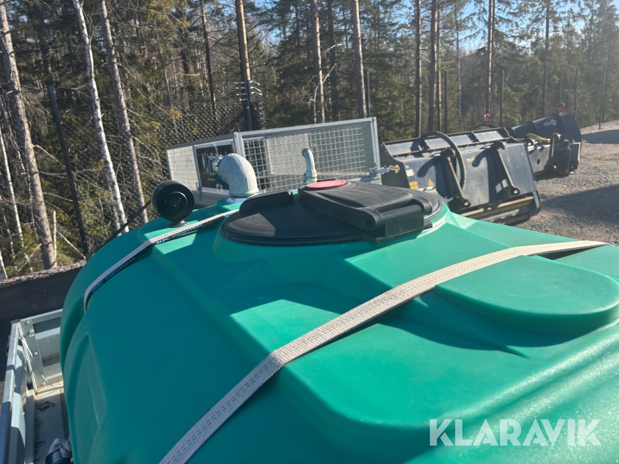 Släp med bevattningstank Fogelsta K-Vagnen 1300 kg