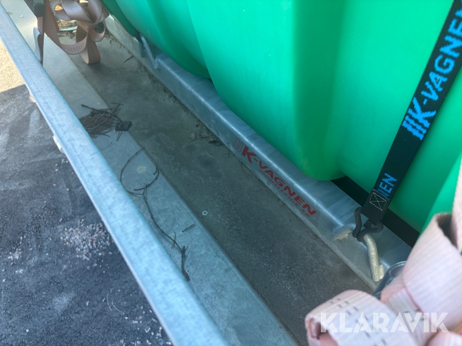 Släp med bevattningstank Fogelsta K-Vagnen 1300 kg