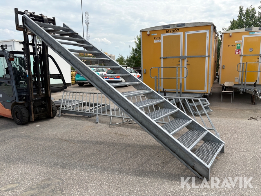 Trappa i aluminium med platå