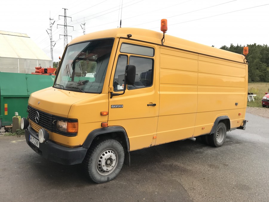 Skåpbil MERCEDES BENZ 609 D