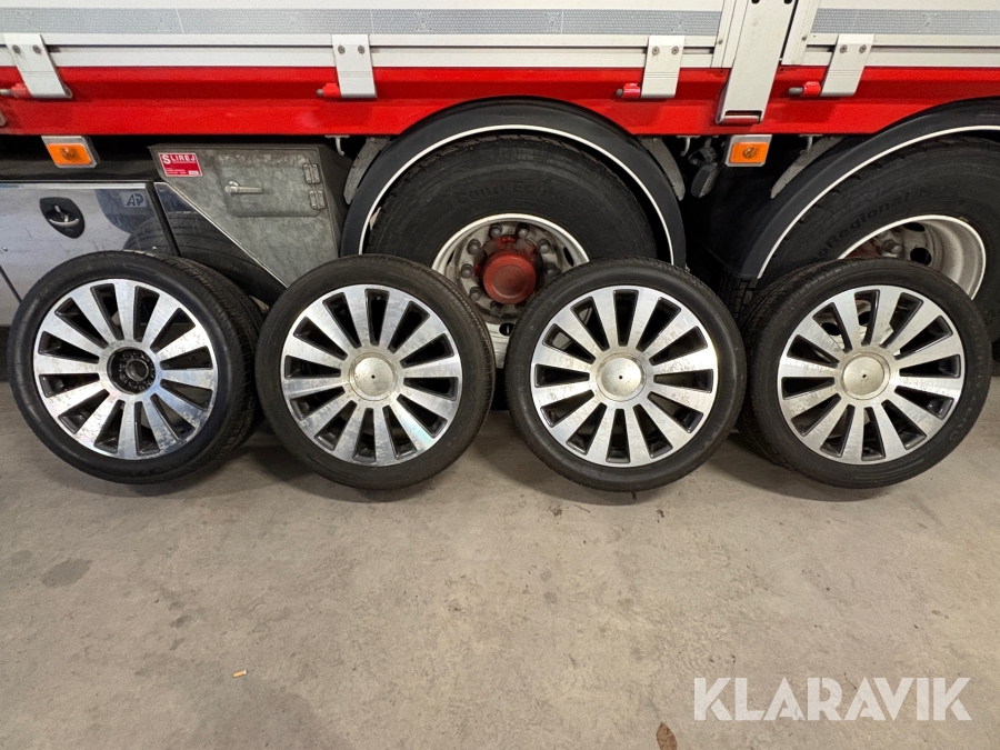 Däck och fälgar Pirelli 4st