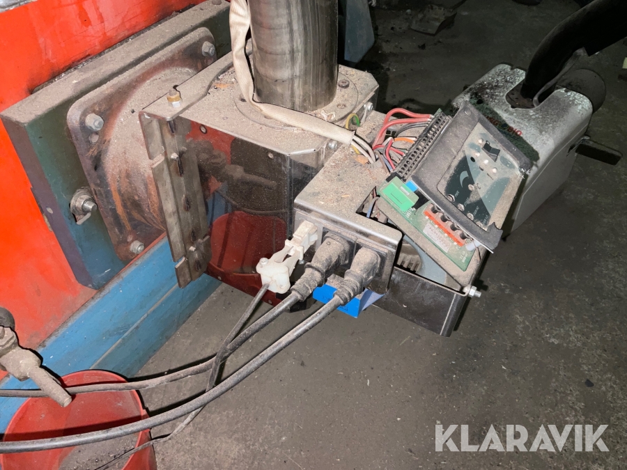 Pelletsbrännare   2st med behållare och skruv