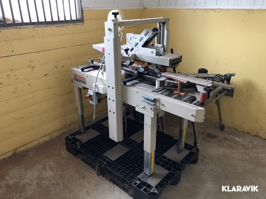 Halvautomatisk tejpmaskin för kartonger