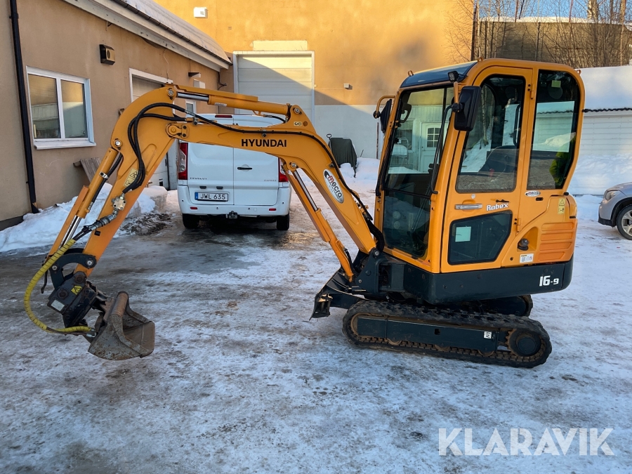 Grävmaskin Hyundai Robex 16-9 med transportsläp
