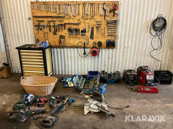 Verktyg samt verktygsvagn, handverktyg och verktygstavla.