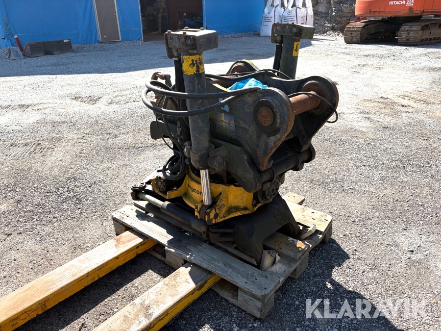 Tiltrotator Engcon EC226 B20 med gripkasset samt hydrauliskt redskapsfäste