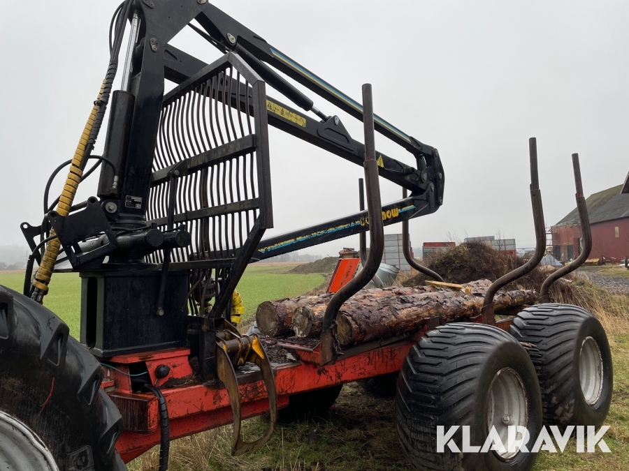 Skogsekipage Traktor Valtra 6350-4 med skogskärra Weimer RDM14 Mowi 400 kran