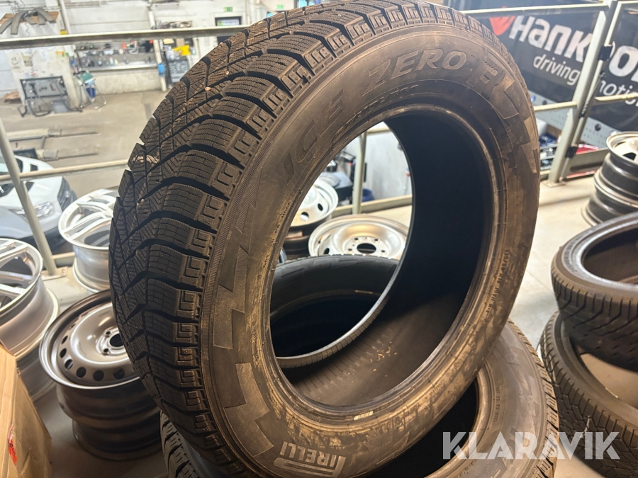Odubbade vinterdäck Pirellie 235/60 R18
