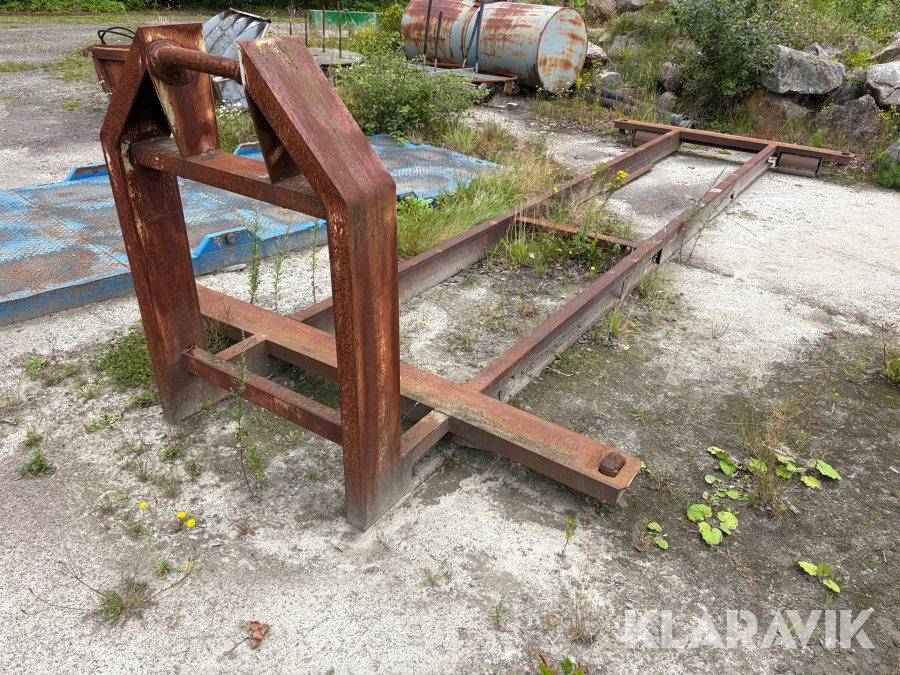 Lastväxlarram med containerfäste