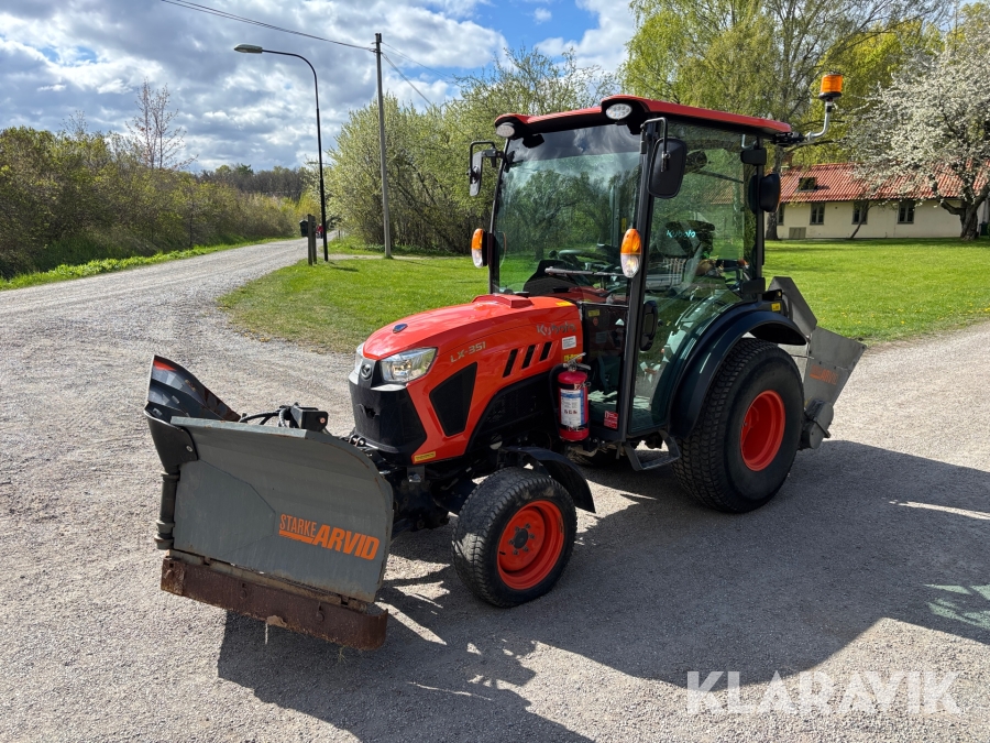 Traktor Kubota LX-351 med redskap