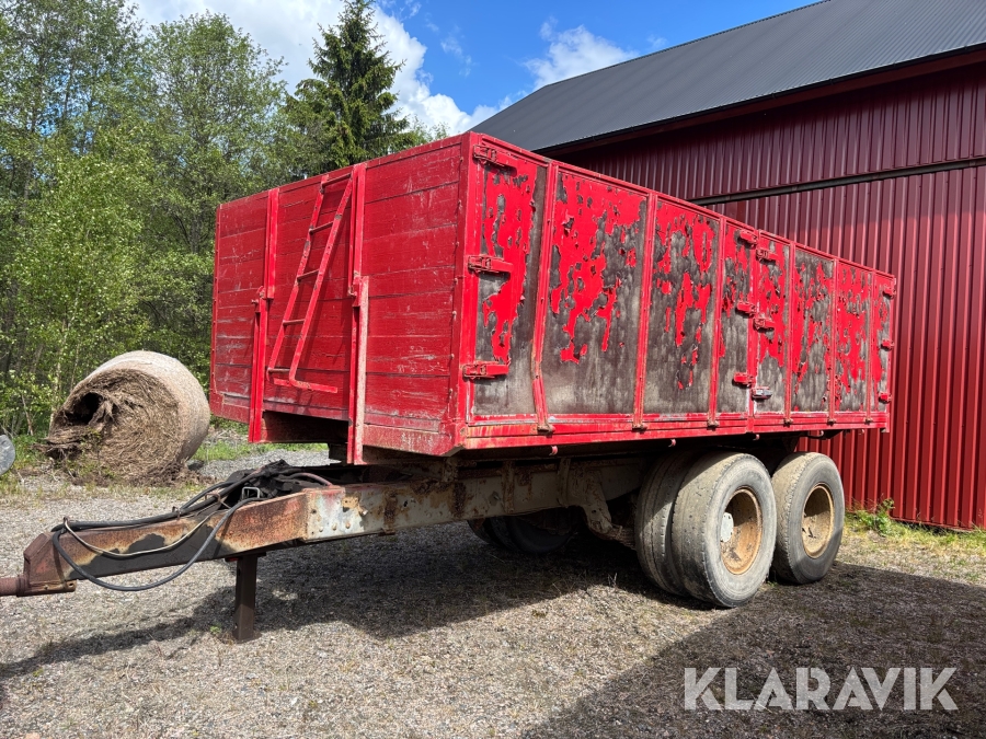 Spannmålssläp med tipp.