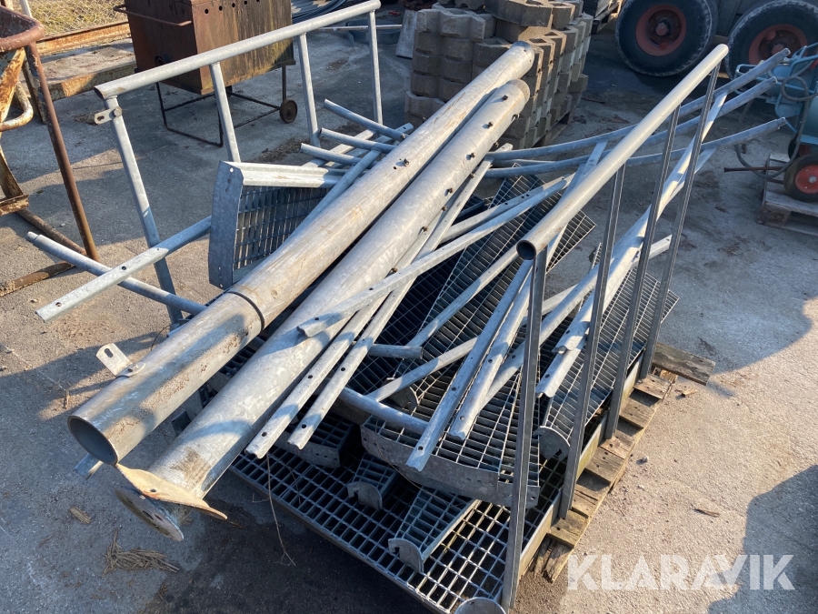 Spiraltrappa i galv   14 steg + plattform & räcke