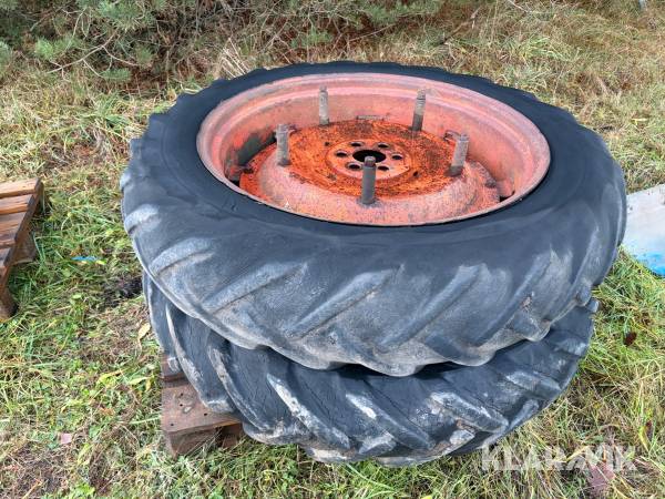 Traktordäck med fälg Good Year 11-36 2 st