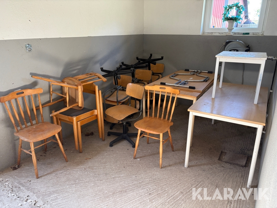 Blandade stolar och bord