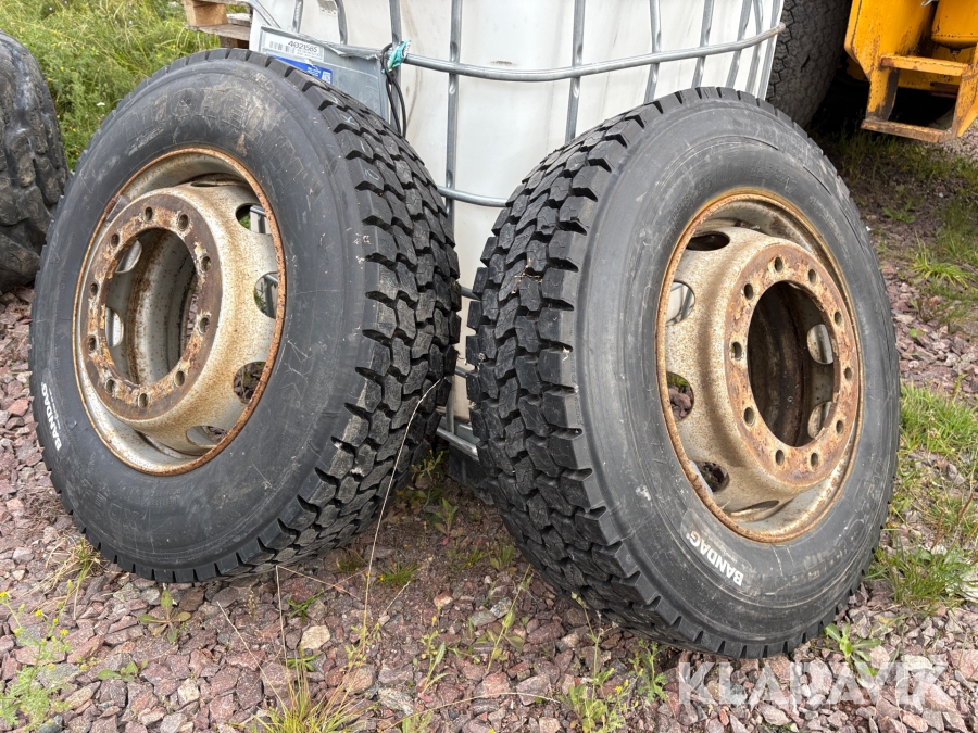 Drivdäck på fälg Michelin 275/70R22.5 2 st