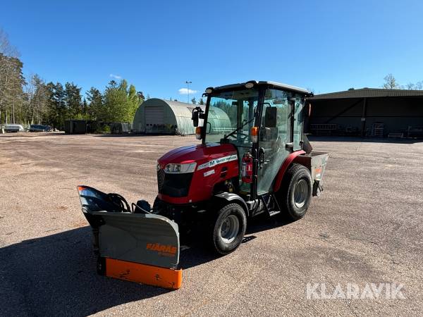 Traktor Massey Ferguson MF1740 med redskap