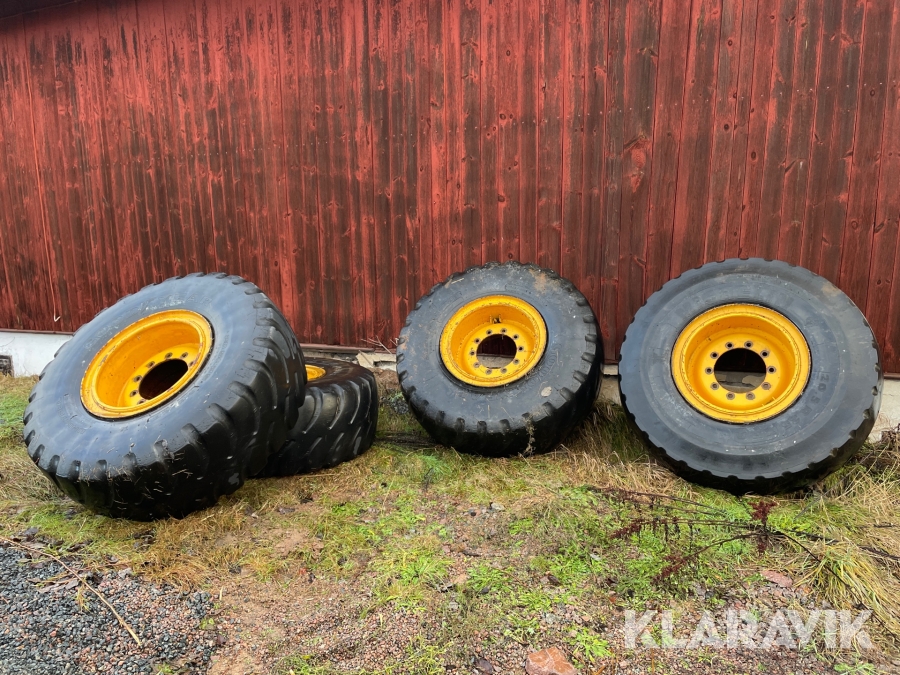 Entreprenaddäck på fälg 20.5R25 4st