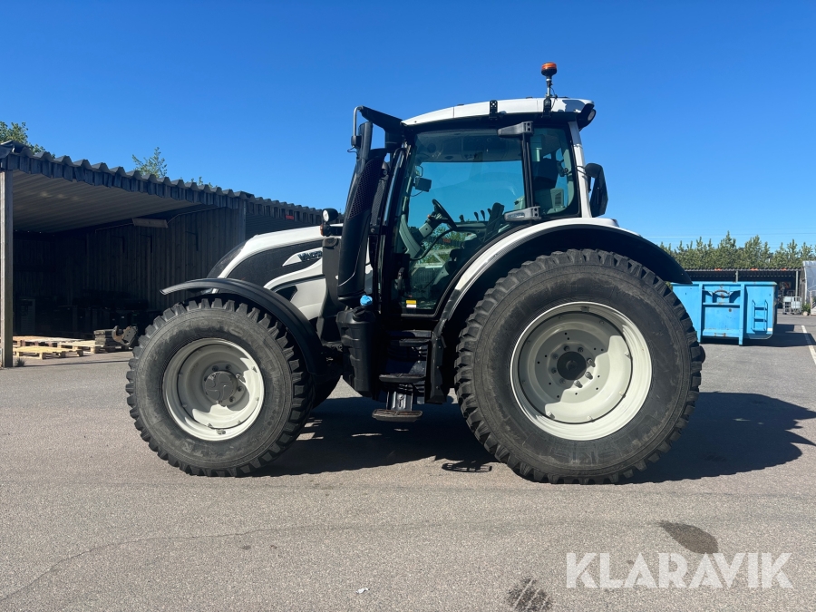 Traktor Valtra N 114