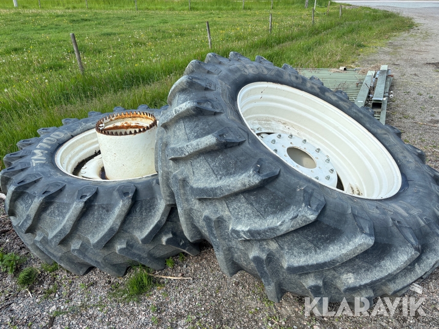 Kompletta bakhjul Pirelli TM700 580/70r42 2st