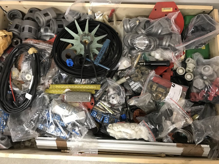 Parti med reservdelar till HOLDER (Nya)