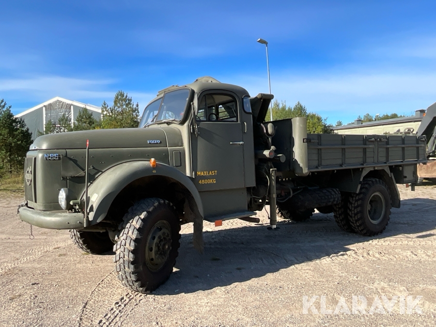 Militärlastbil Volvo N86 LTGBIL 941 med kran  