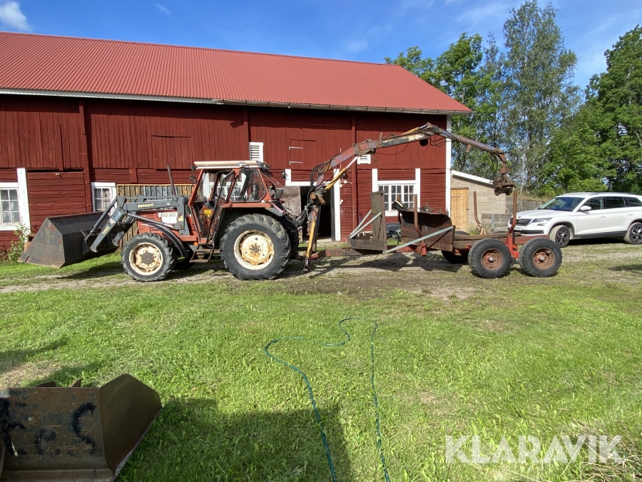 Traktor Fiat 60-90 med kran och timmerkärra