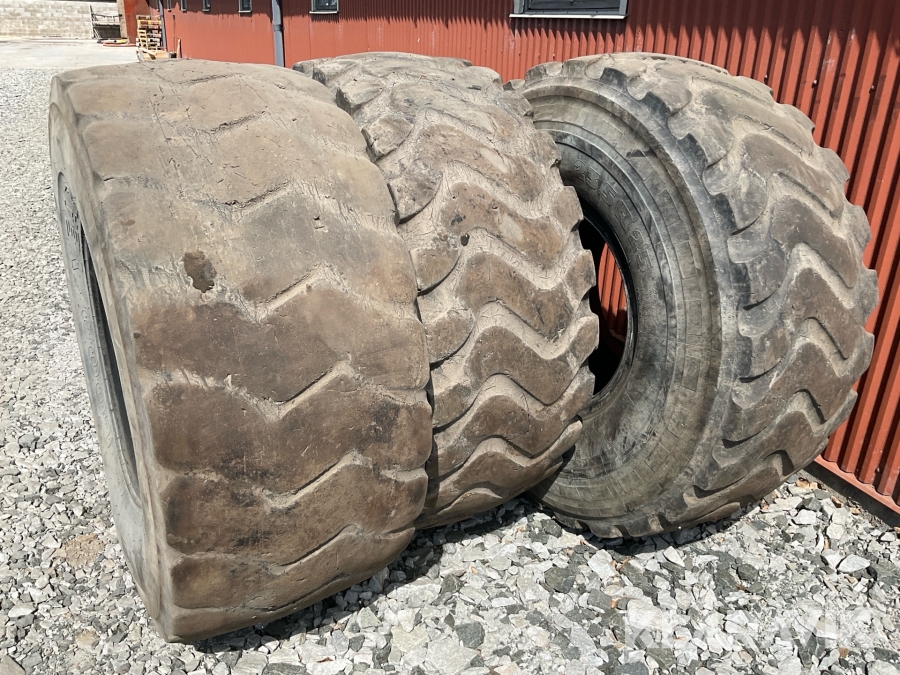 Däck till entreprenadmaskin 23.5R25 3st