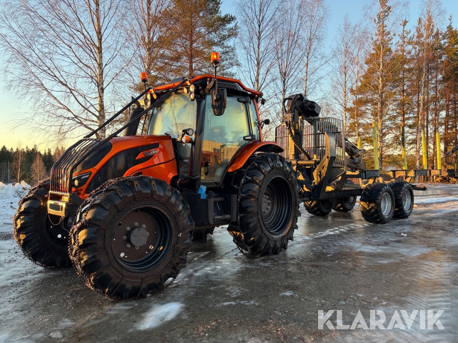 Traktor Valtra N134 152hk Skogsutrustad med Twintrack och Palms 12t U-Ram Skogsvagn