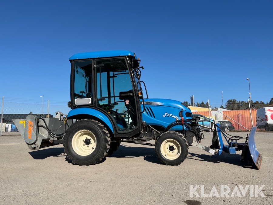 Traktor LS Mtron J-Model J27HST med flera redskap
