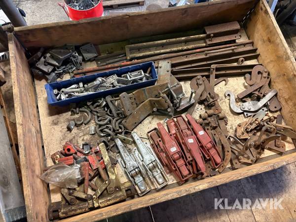 Haspar, beslag & gångjärn 1st pall