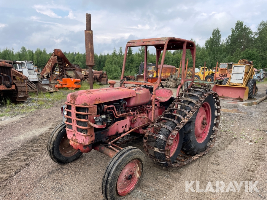 Veterantraktor Volvo T425 Krabat Ösa halvbandsutrustning