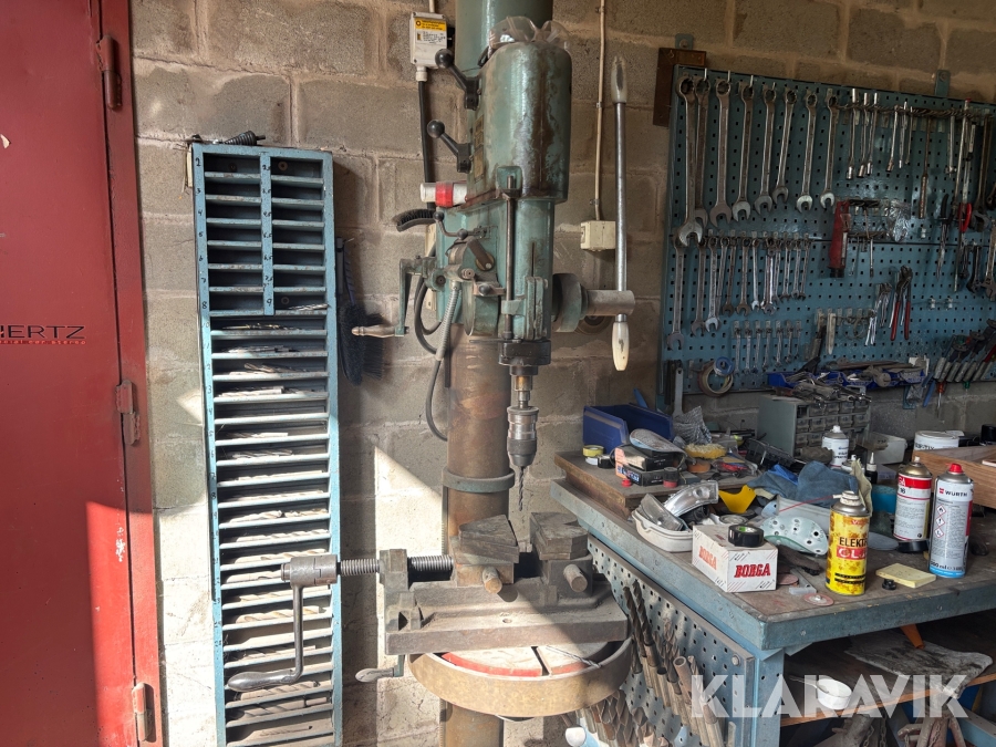 Pelarborr Arboga Maskiner E 135 med många borr