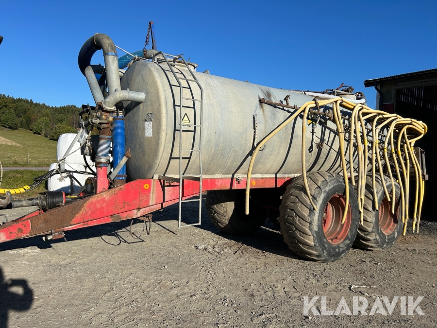Gödselspridare Star 13m3 med kran