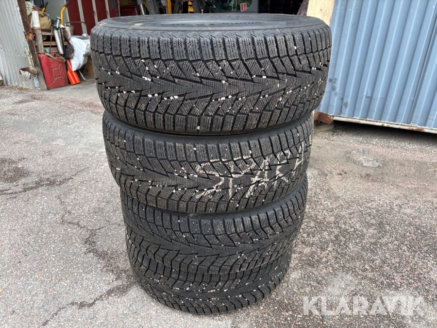 Däck Hankook 235/55R17 dubbfria vinterdäck 4st