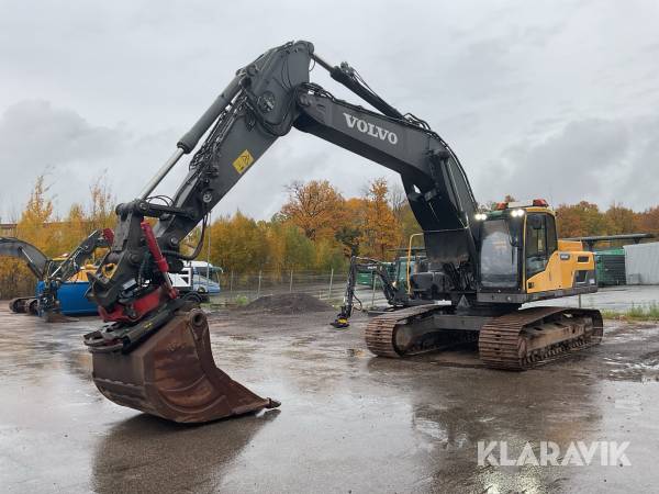 Grävmaskin Volvo EC300DL med tiltrotator och skopa S2