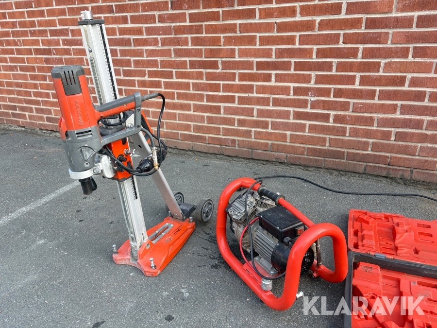 Kärnborr Husqvarna DM 230 med stativ och vakuumpump