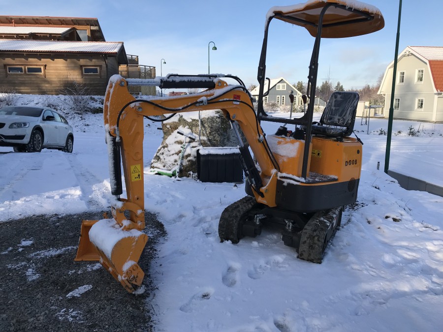 Rhinoceros  Minigrävare 800kg + Skopor