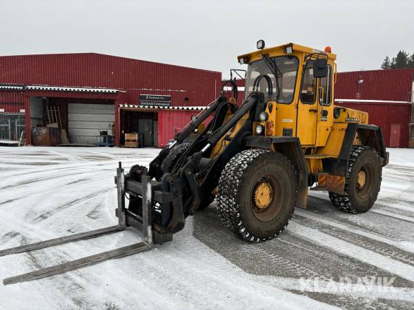 Hjullastare Volvo BM L50 med hydrauliska gafflar