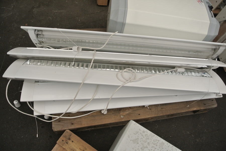 Belysningsarmaturer 5st samt varmvattenberedare