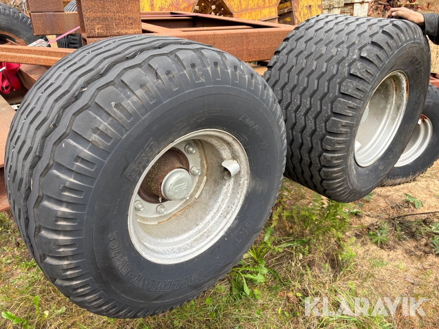 Entreprenaddäck BKT 500/50-17 4st med fälg och axeltapp