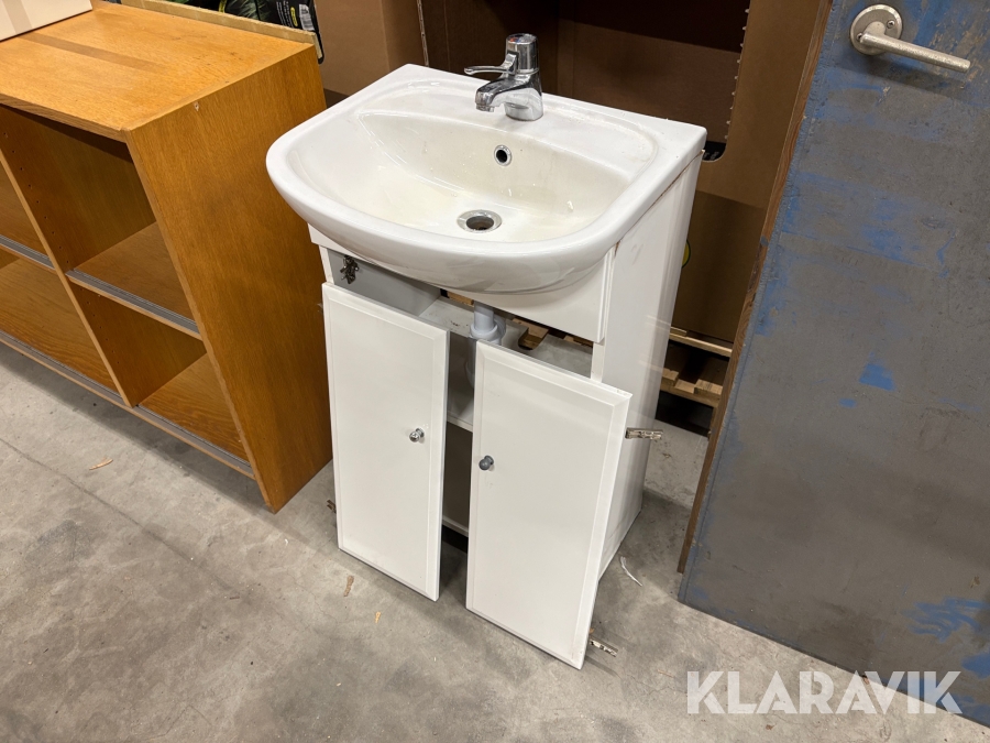 Kommod med handfat och blandare