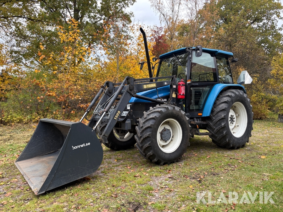 Traktor New Holland 5635 4WD med redskap
