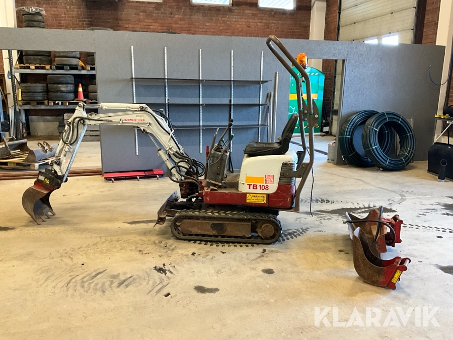 Grävmaskin Takeuchi TB108 med flera skopor