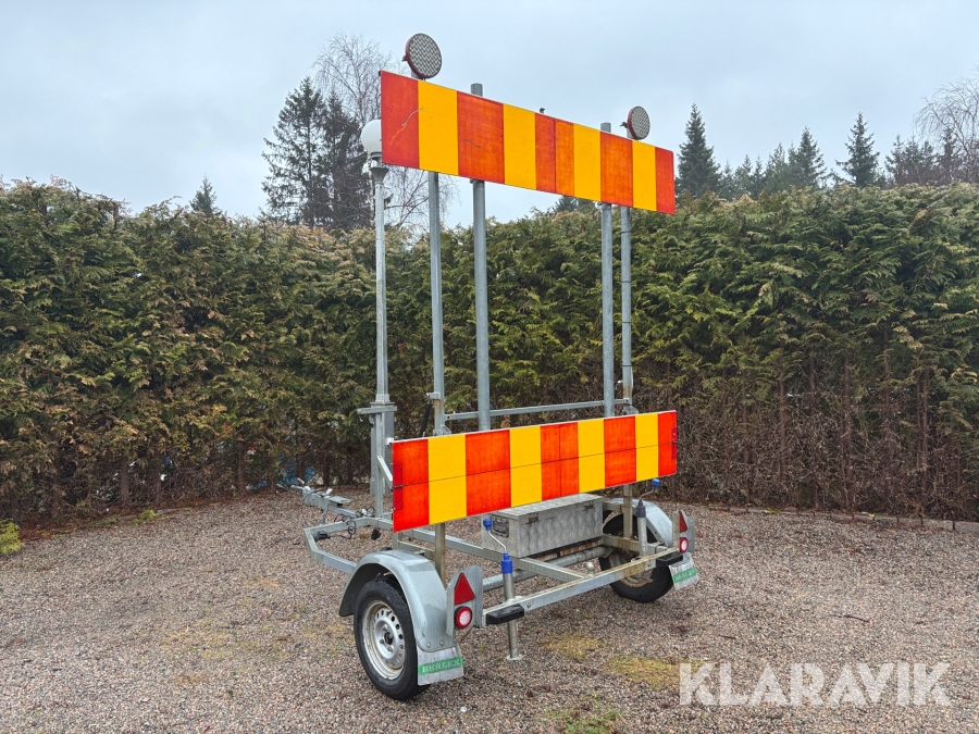 Skyltvagn Berlex med blinkfyrar