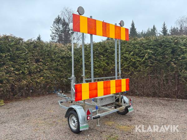 Skyltvagn Berlex med blinkfyrar