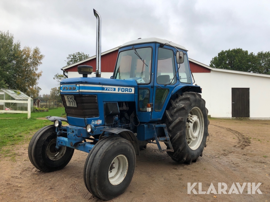 Traktor Ford 7700