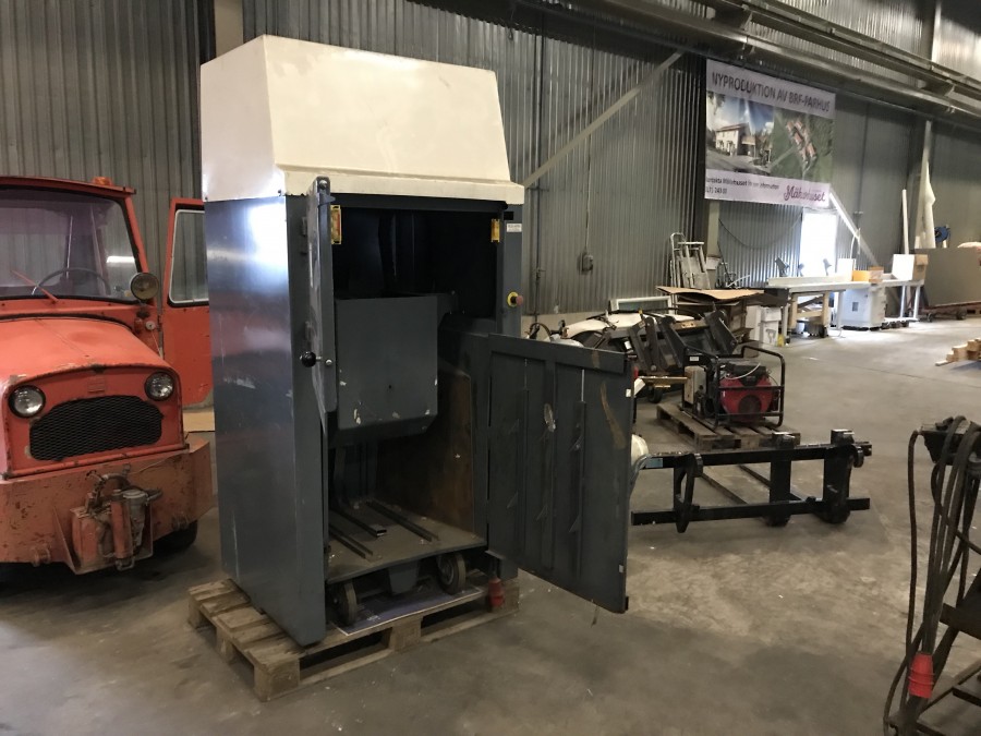 Wellpapp press / Kartongpress