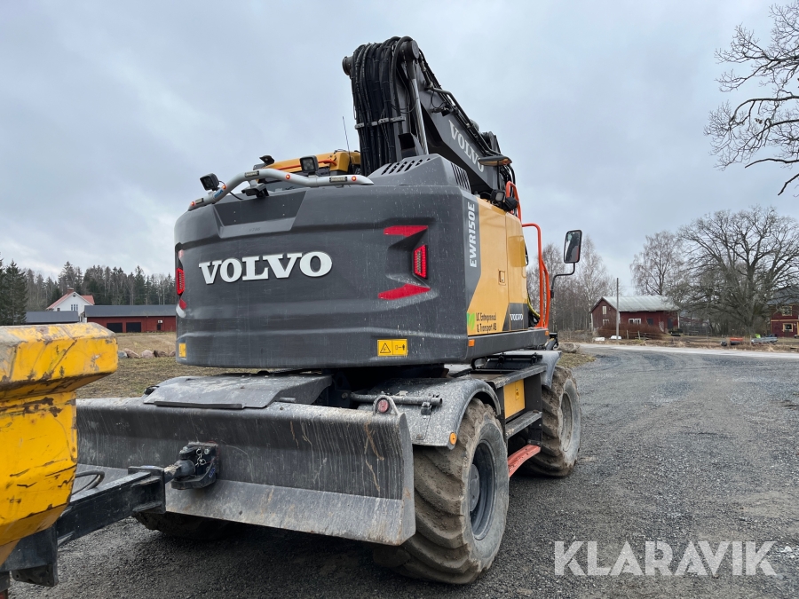 Grävmaskin Volvo EWR150E med tippkärra och redskap