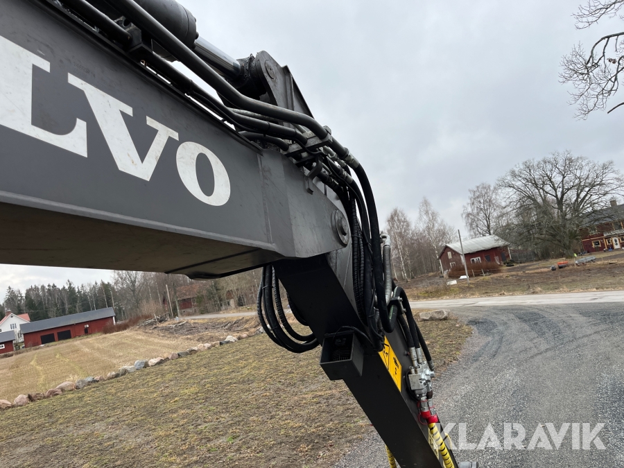 Grävmaskin Volvo EWR150E med tippkärra och redskap